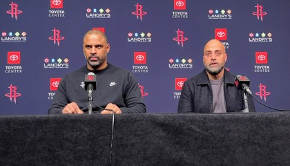 开云体育-火箭队将积极在NBA买断市场补强阵容|斯通|休斯敦火箭队|NBA交易截止日|交易|球员_新浪体育_新浪新闻