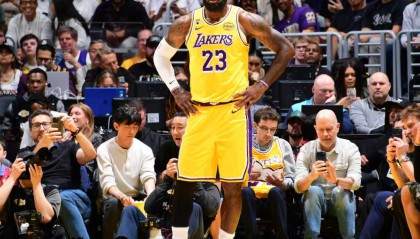 开云APP-小里绝平+东契奇加时准绝杀！41岁詹皇甘当绿叶 倒地飞扑令人泪目